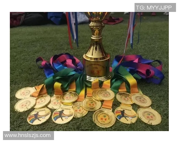 用足球元素编织梦想项链展现个性与热情的独特饰品设计 用足球元素编织梦想项链展现个性与热情的独特饰品设计