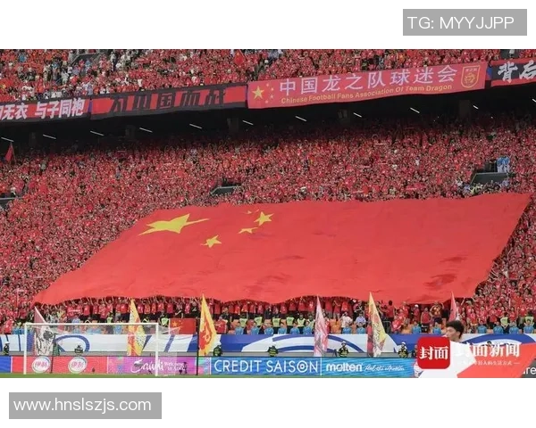 足球的横幅:传递激情与团结的象征,展现球迷的热爱与忠诚 足球的横幅:传递激情与团结的象征,展现球迷的热爱与忠诚